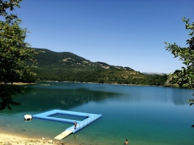 Swimming in the mountains in Alfedena - Dream Vacation in Abruzzo